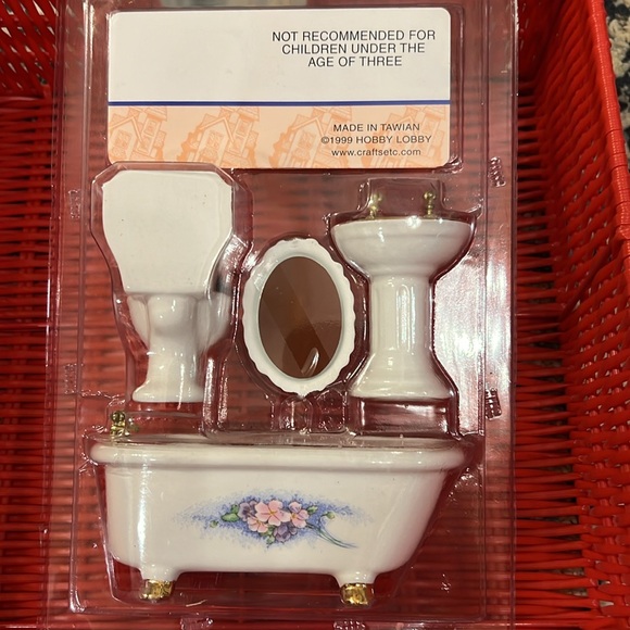 Vintage Small Town Treasures Miniature Collection Dollhouse Furniture - Picture 4 of 6